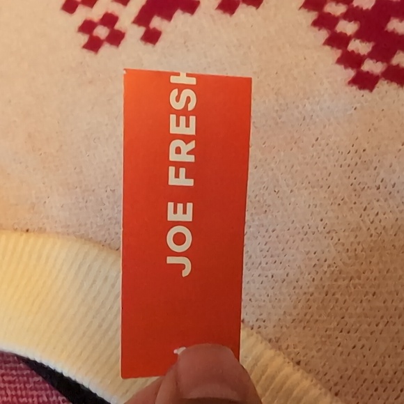 Joe Fresh| NWT Red and White Snow Flake Patterned Long Sleeve Crew Neck Sweater - Picture 12 of 15